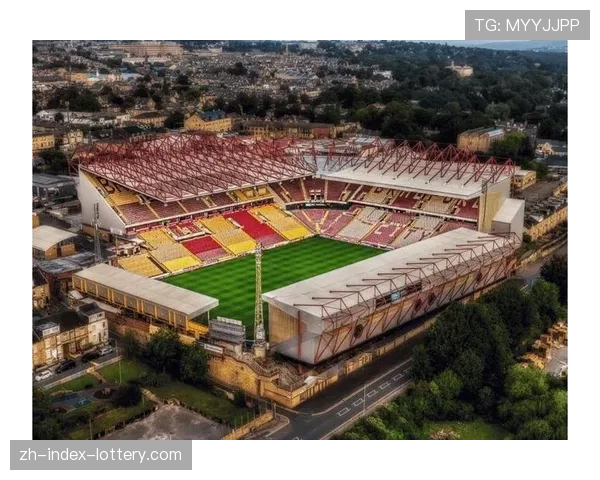 老特拉福德球场北看台扩建工程进入最后阶段，预计四月完工